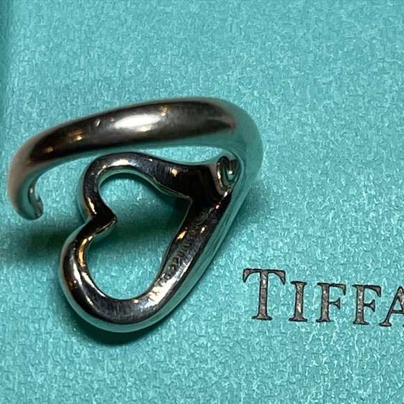 Tiffany & Co Elsa Peretti ‘Open Heart’ Ring. Fits size 4.5-4.75. - Picture 4 of 5